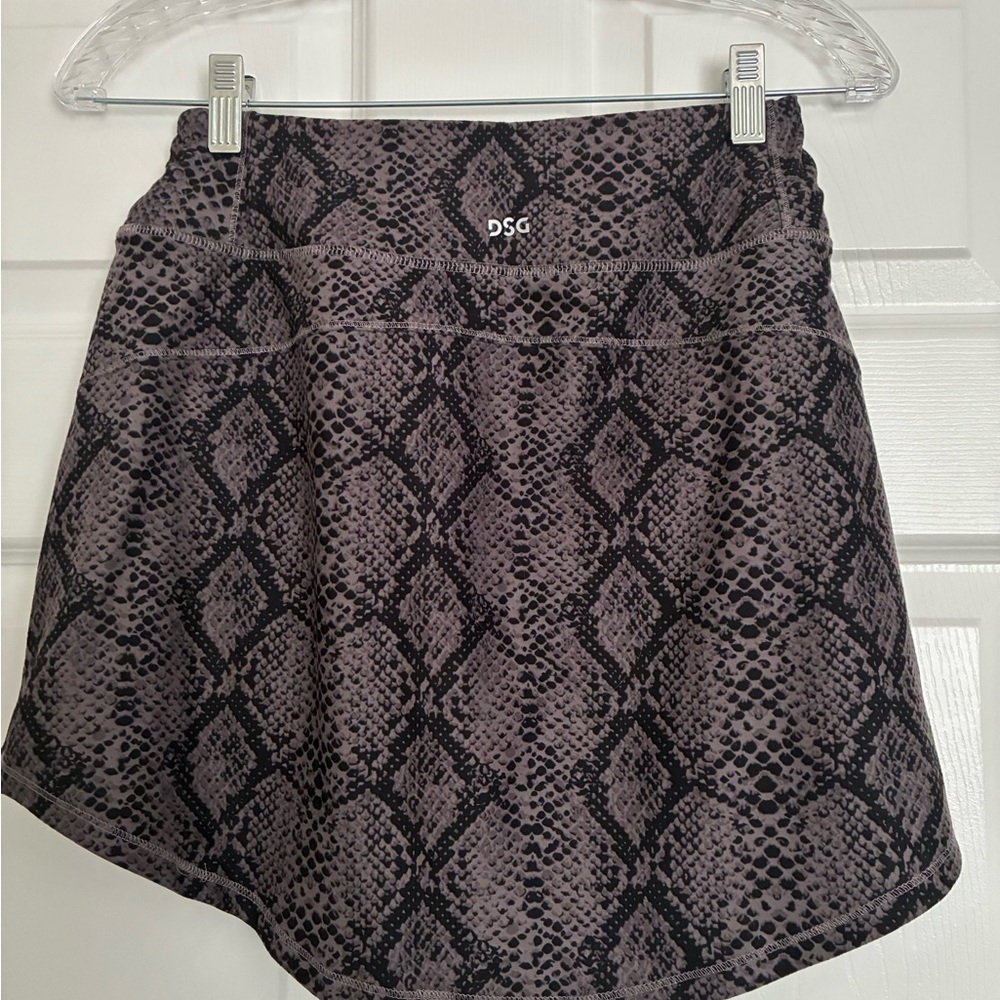 DSG Black and Gray Patterned Skirt/Shorts - Picture 3 of 3